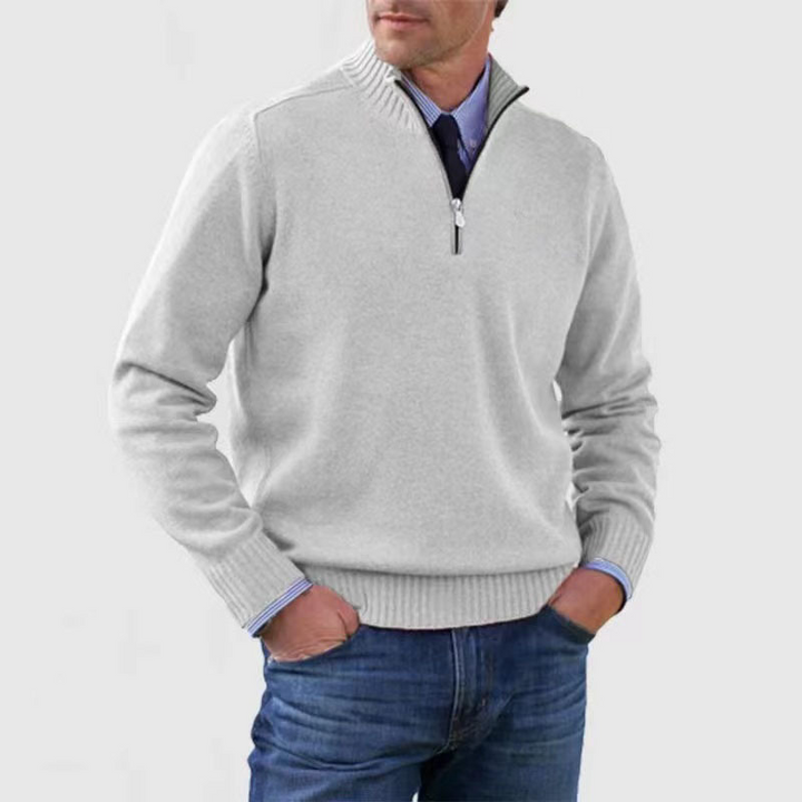 Stylowy sweter męski z półgolfem i zamkiem. Odzież męska na jesień/zimę, modny i praktyczny.