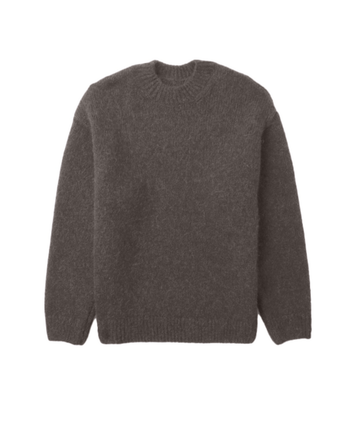 Modny męski sweter jesienno-zimowy, teksturowana dzianina. Dopasowany krój, styl i komfort.
