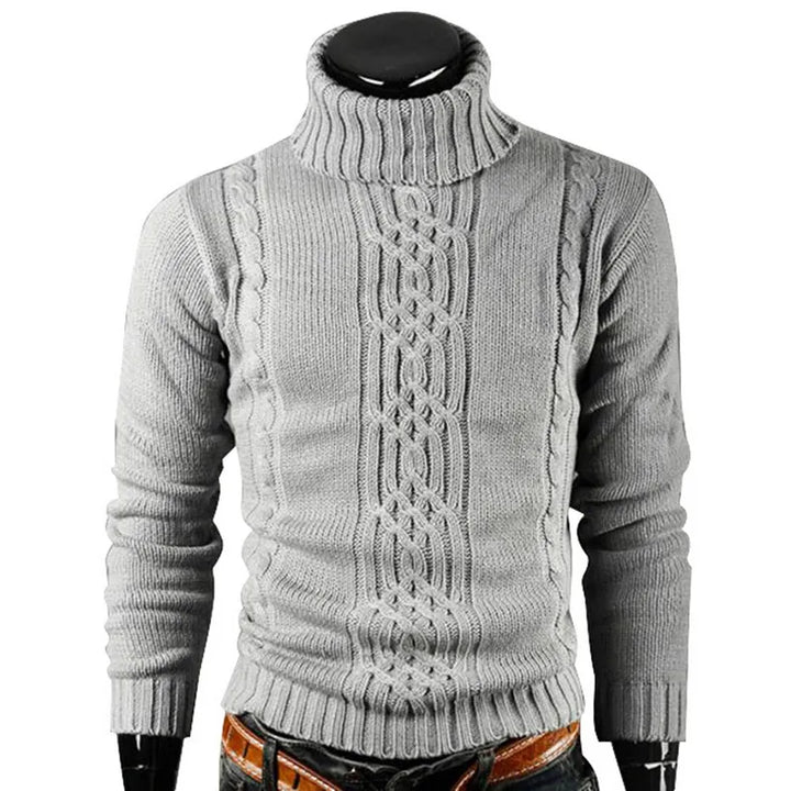 Męski sweter z wysokim kołnierzem, golfem i modnym wzorem warkoczowym. Ciepły sweter zimowy, casualowy styl.