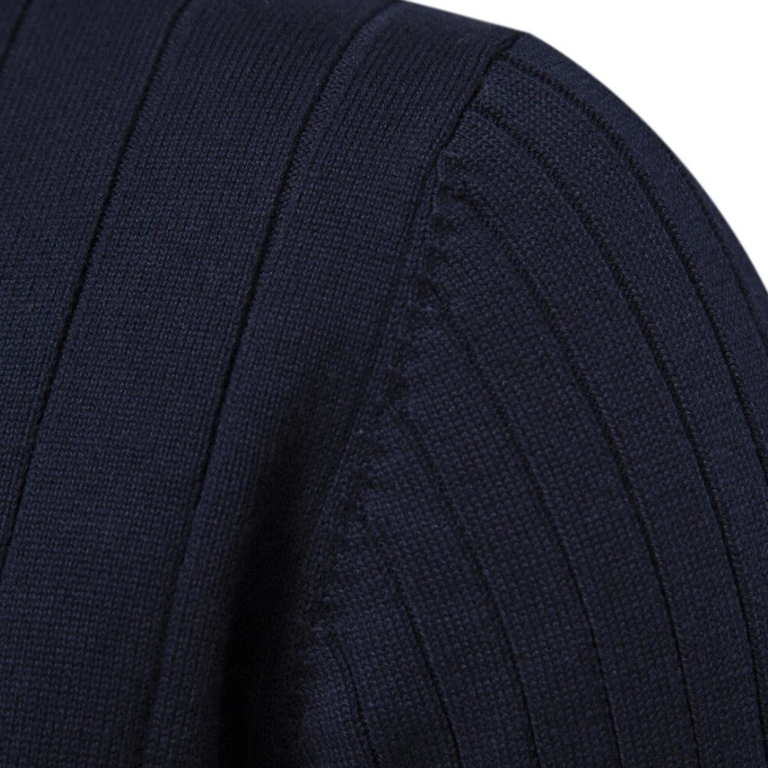 Męski sweter półgolf z zamkiem, idealny do warstwowych stylizacji, komfortowy i elegancki.