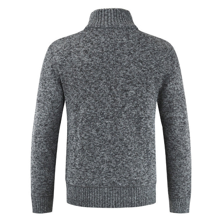 Modny męski sweter zimowy ocieplany i zapinany. Stylowy i ciepły element zimowej męskiej garderoby.