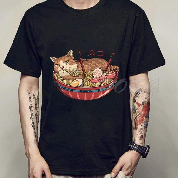 Męski T-shirt z modnym nadrukiem kota w misce. Stylowa koszulka casual, idealna dla miłośników kotów i swobodnego stylu.