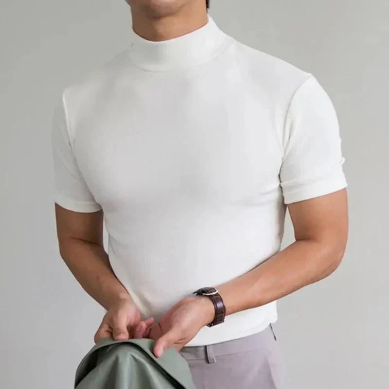 Stylowy męski t-shirt z podwyższonym kołnierzem. Wygodny, basicowy model do eleganckich i casualowych outfitów.