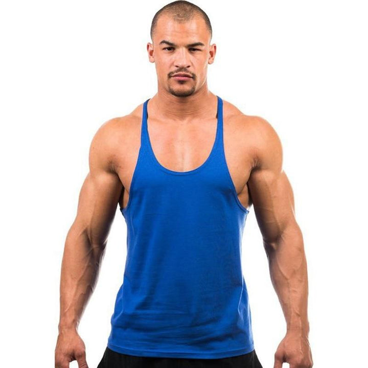 Komfortowy tank top męski. Jednokolorowa koszulka na lato, luźny krój do codziennych stylizacji.