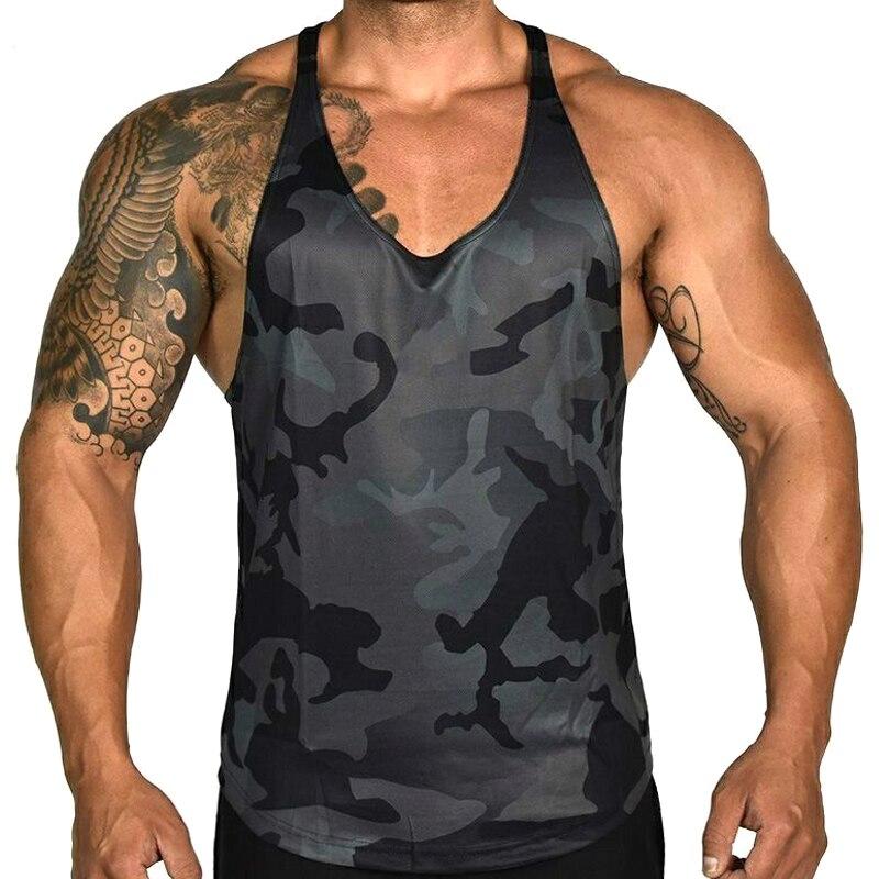 Męski tank top moro, styl militarny. Wygodna koszulka bez rękawów, idealna na lato i na co dzień.