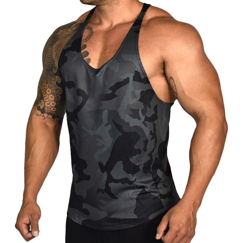 Wygodny męski tank top moro, luźny krój. Idealna koszulka bez rękawów na lato i codzienne stylizacje.