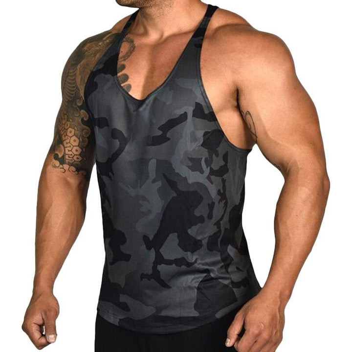 Wygodny męski tank top moro, luźny krój. Idealna koszulka bez rękawów na lato i codzienne stylizacje.