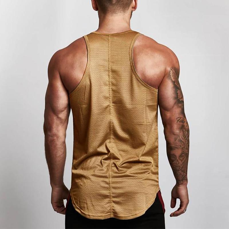 Modny męski tank top sportowy z napisem, przewiewny. Idealny na lato, siłownię lub casual.