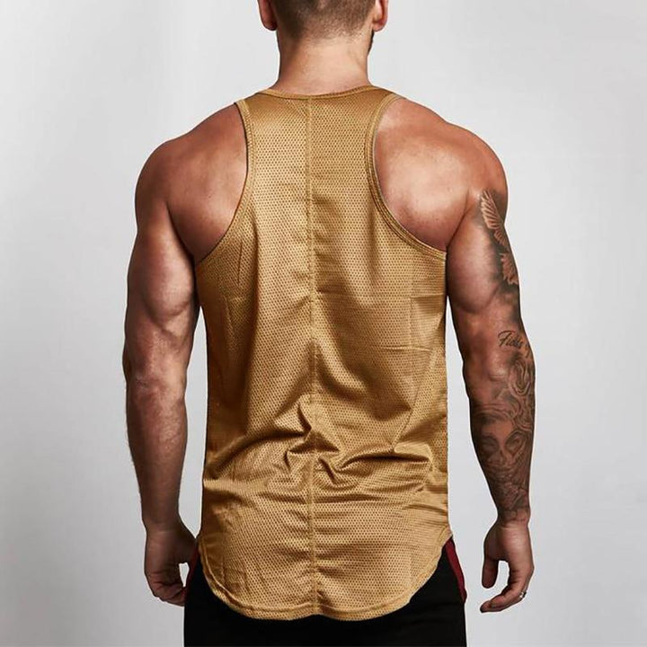 Modny męski tank top sportowy z napisem, przewiewny. Idealny na lato, siłownię lub casual.