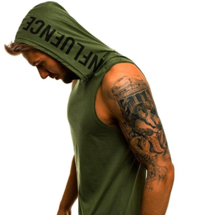 Modny męski tank top bez rękawów z kapturem, idealny na upalne dni. Wygoda i styl casual.