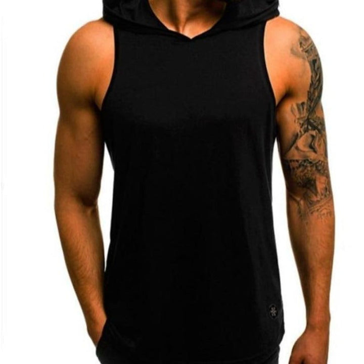 Sportowy tank top męski z kapturem, na siłownię i lato. Koszulka bez rękawów, luźny streetwear.