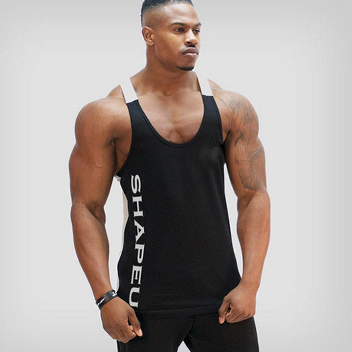Męski tank top z napisem, głęboki dekolt, modny styl casual na lato. Idealna koszulka bez rękawów.