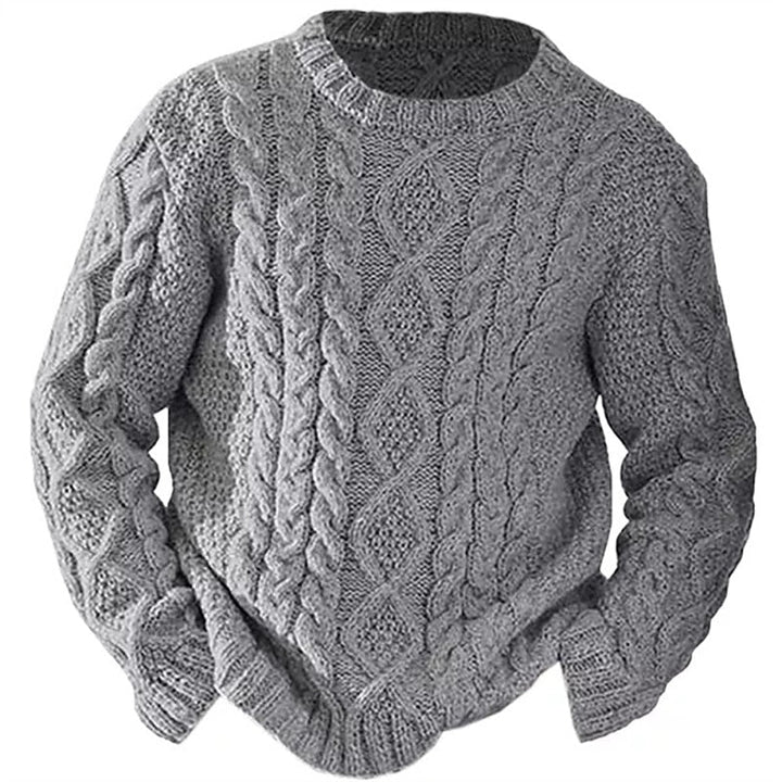 Modny sweter męski na chłodne dni zestawiony z casualowymi spodniami