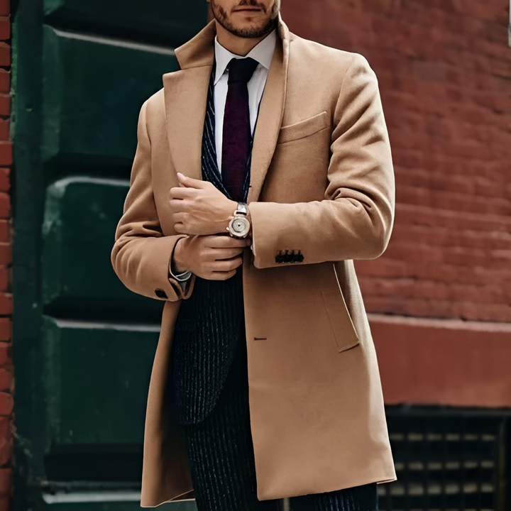 Męski zimowy płaszcz trench, ciepły i elegancki. Idealny do stylizacji biznesowych i casualowych. Klasyka mody męskiej.