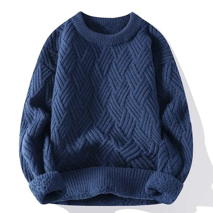 Stylowy sweter zimowy męski prezentujący splot warkoczowy w zbliżeniu