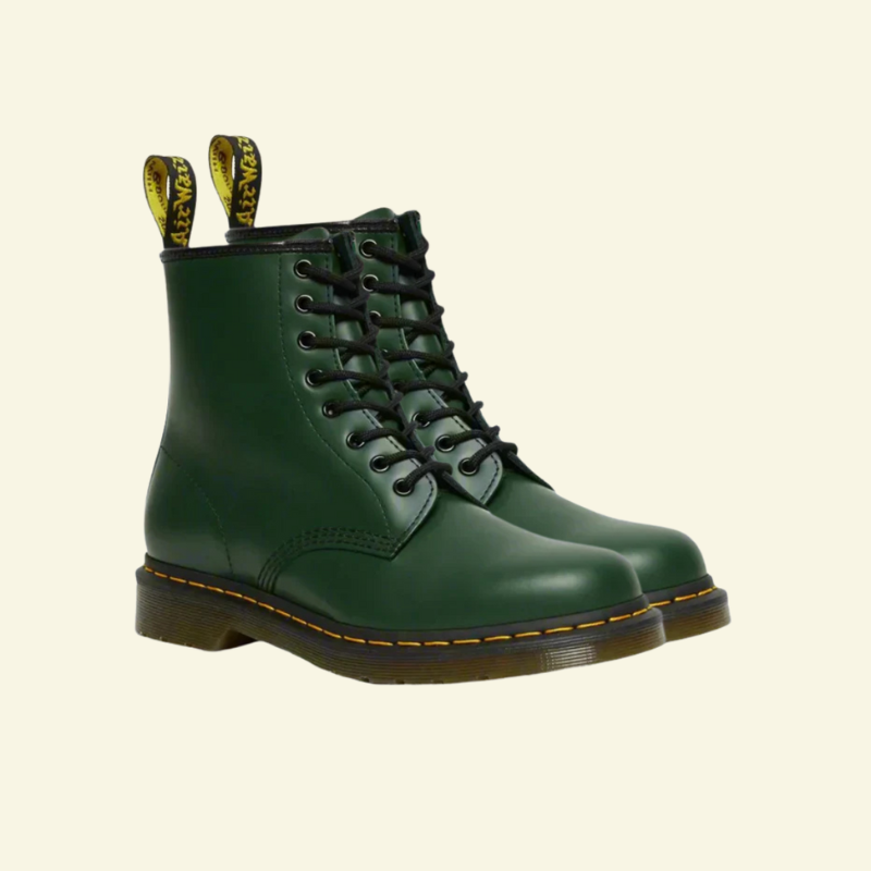 Eleganckie męskie botki sznurowane, buty za kostkę, idealne do jesienno-zimowych stylizacji. Moda męska casual.