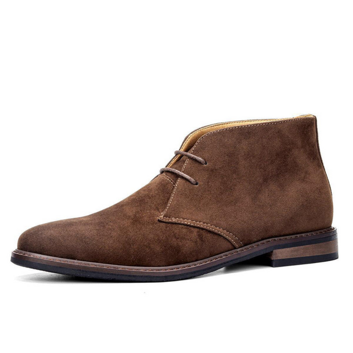 Eleganckie zamszowe buty męskie chukka, idealne do stylu smart casual, wygodne na co dzień.