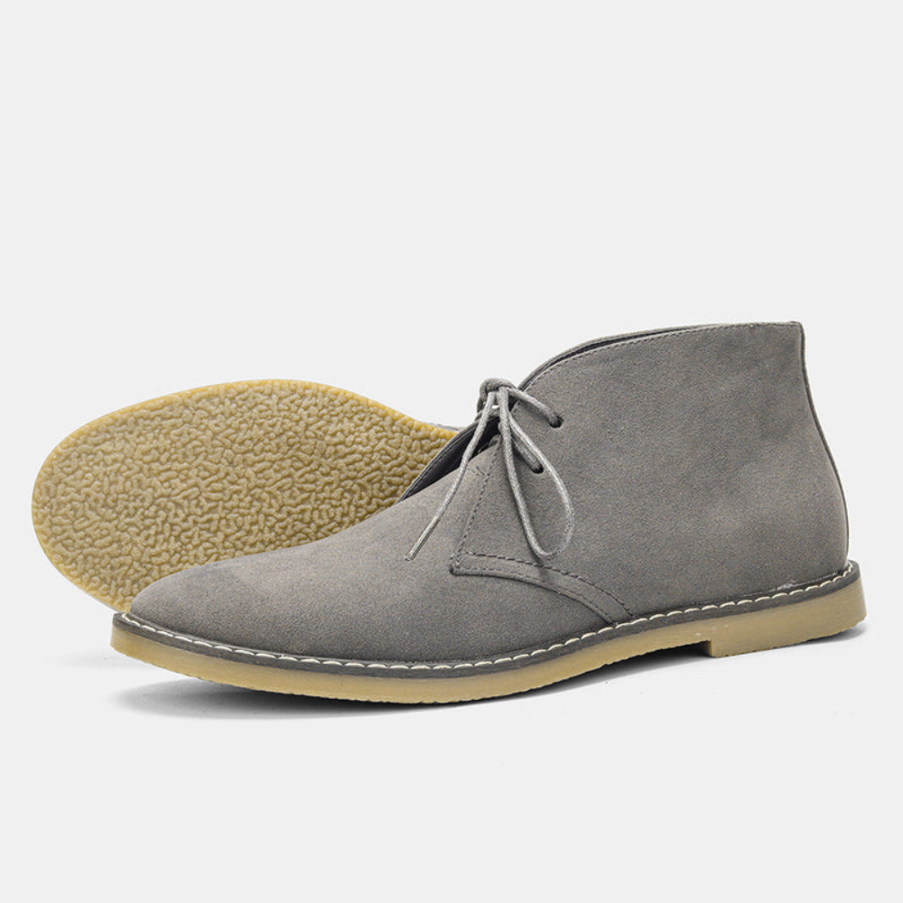 Klasyczne męskie buty chukka, eleganckie i komfortowe obuwie na jesień i chłodne dni.