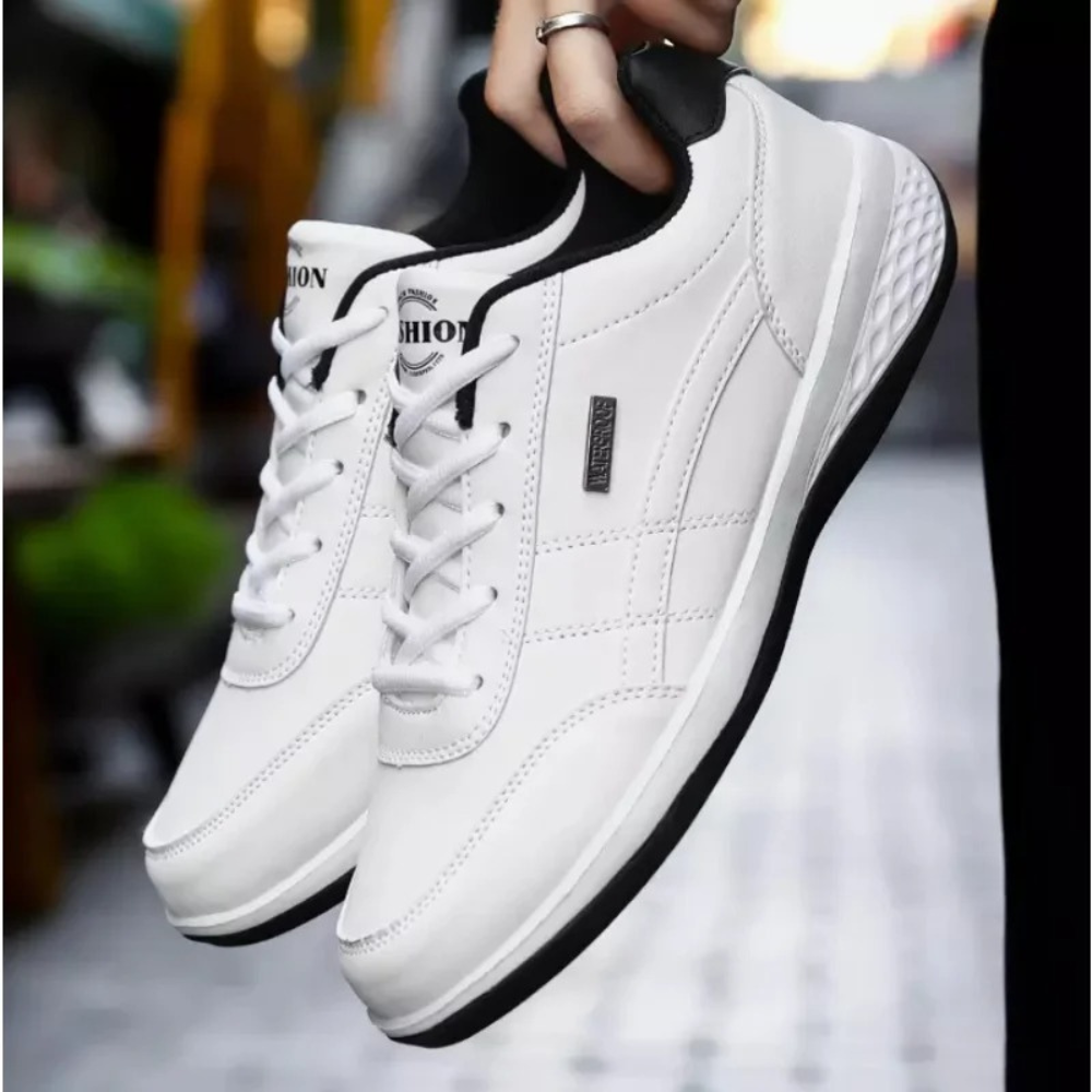 Białe męskie sneakersy, modne buty całoroczne z wygodną wkładką, idealne na lato.
