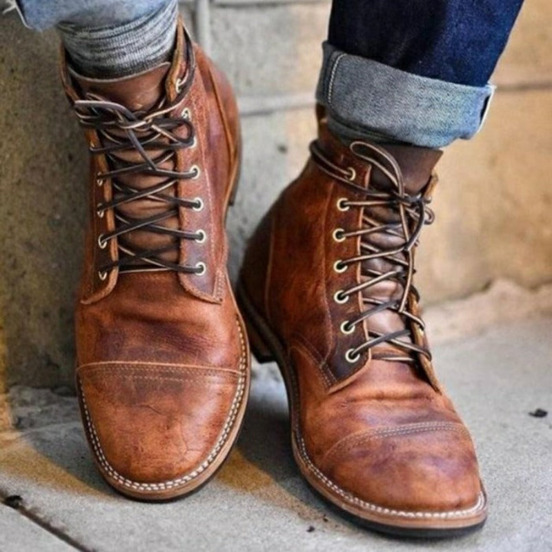 Męskie buty Halfdan, ręcznie robione. Eleganckie, sznurowane obuwie męskie w klasycznym stylu dla komfortu.
