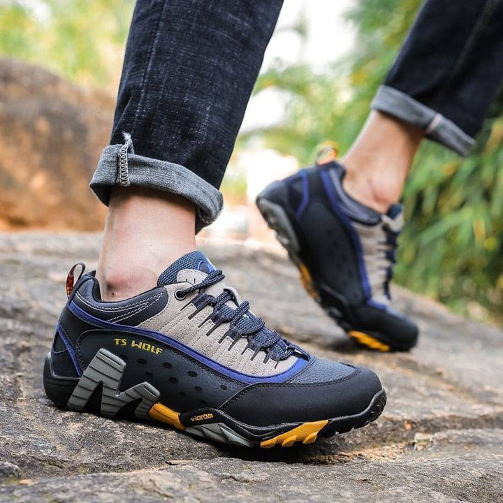 Męskie buty trekkingowe do wędrówek, idealne na górskie szlaki i outdoorowe przygody.