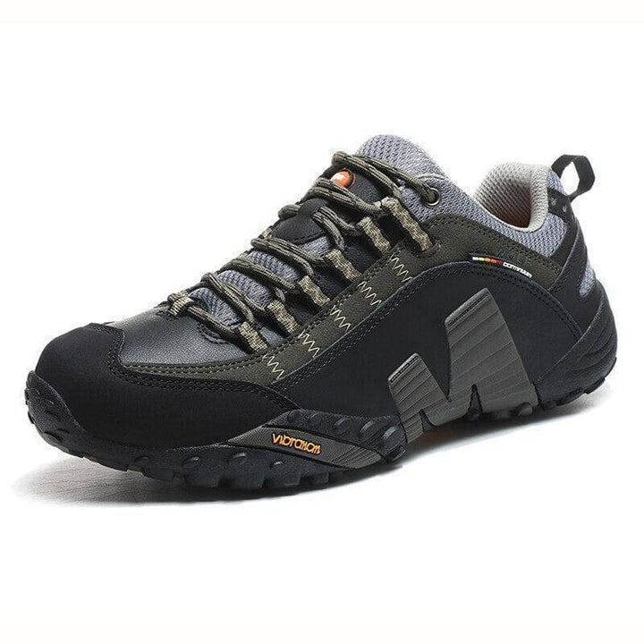 Komfortowe męskie buty outdoorowe, idealne do trekkingu i górskich wędrówek, zapewniające wsparcie.