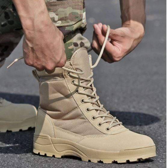 Czarne męskie buty trekkingowe z zamkiem, zapewniające ciepło. Wodoodporne obuwie zimowe na trudne warunki.