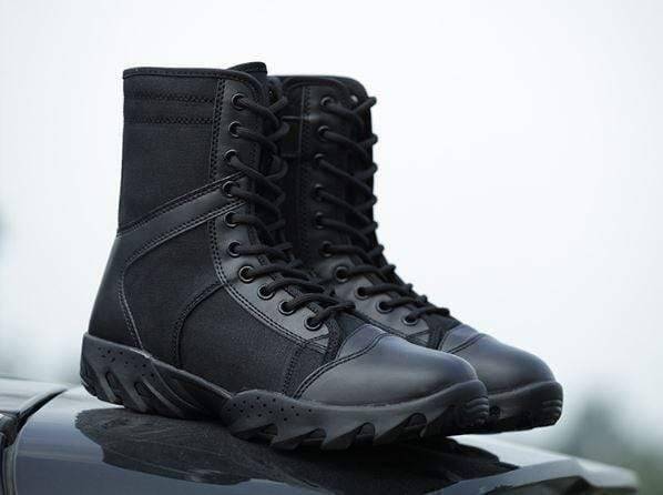 Męskie buty zimowe z wzorem kamuflażu i zamkiem. Obuwie outdoor do trekkingu w zaśnieżonym terenie.