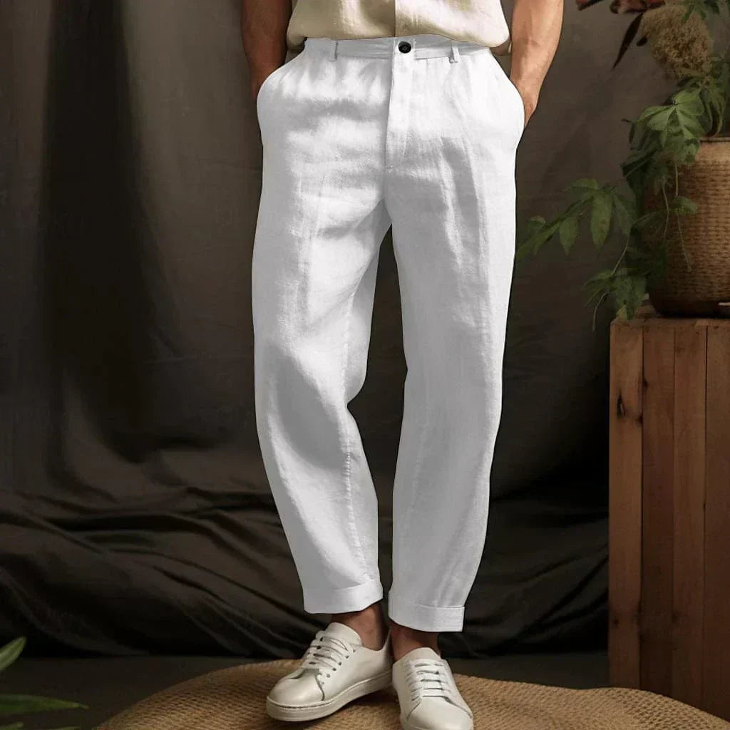 Beżowe casualowe spodnie męskie na lato. Modne i eleganckie spodnie, doskonałe do codziennych stylizacji.