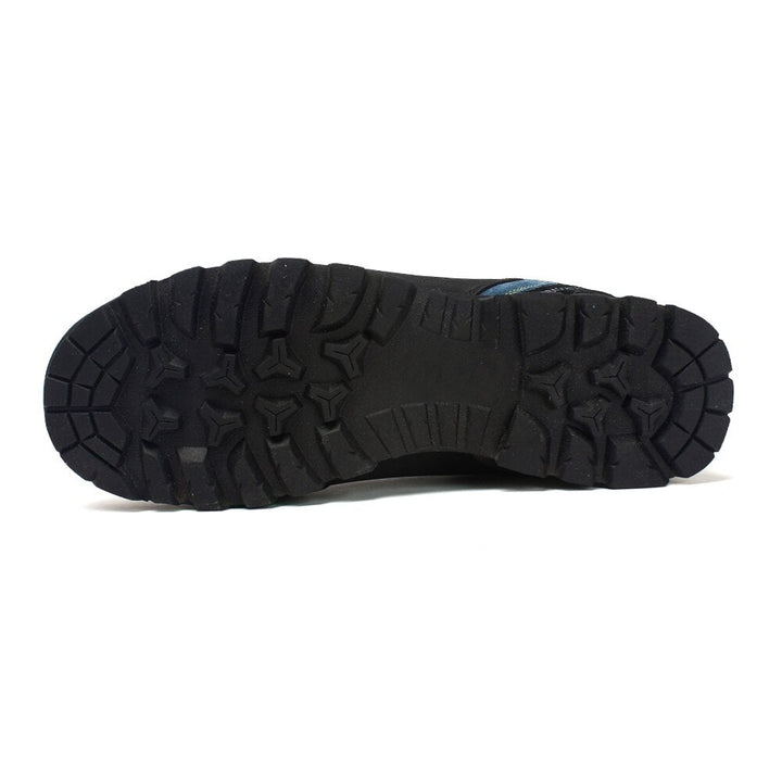 Męskie zimowe buty trekkingowe z grubą, wzmocnioną podeszwą, oferujące izolację termiczną i komfort w trudnym terenie.