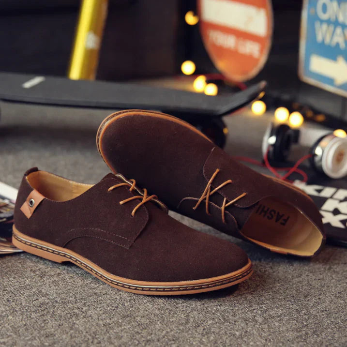 Wygodne męskie buty casual, skórzane, z dbałością o detale. Modne obuwie eleganckie na co dzień.