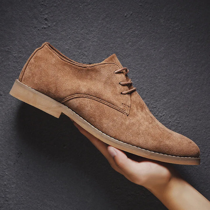 Wyjątkowe męskie buty do garnituru, sznurowane, zapewniające komfort. Eleganckie i klasyczne obuwie na każdą okazję.