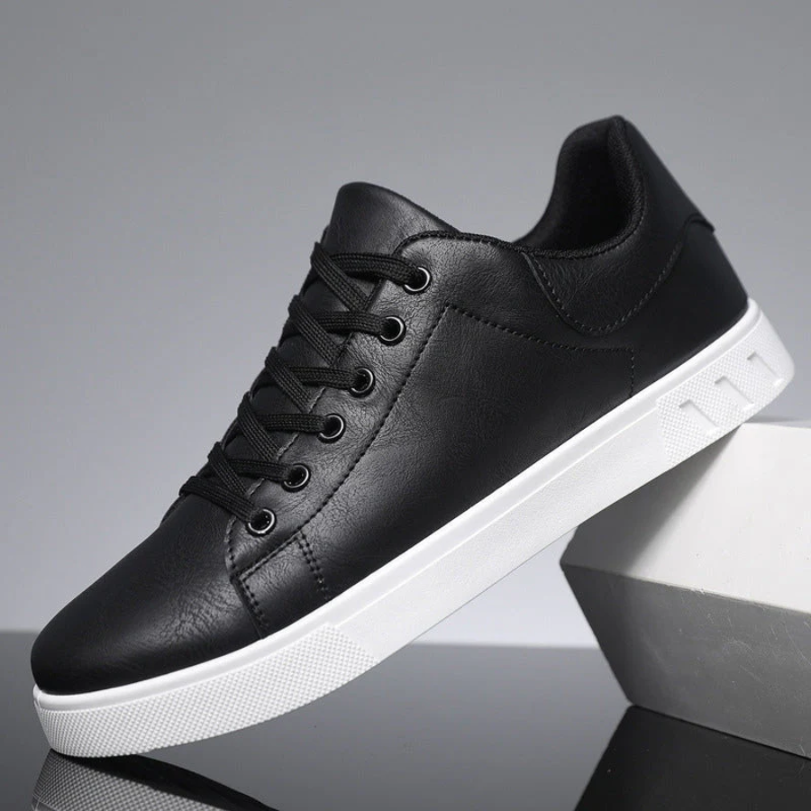 Czarne męskie sneakersy, idealne na wiosnę i lato. Stylowe obuwie męskie zapewniające komfort i elegancję.