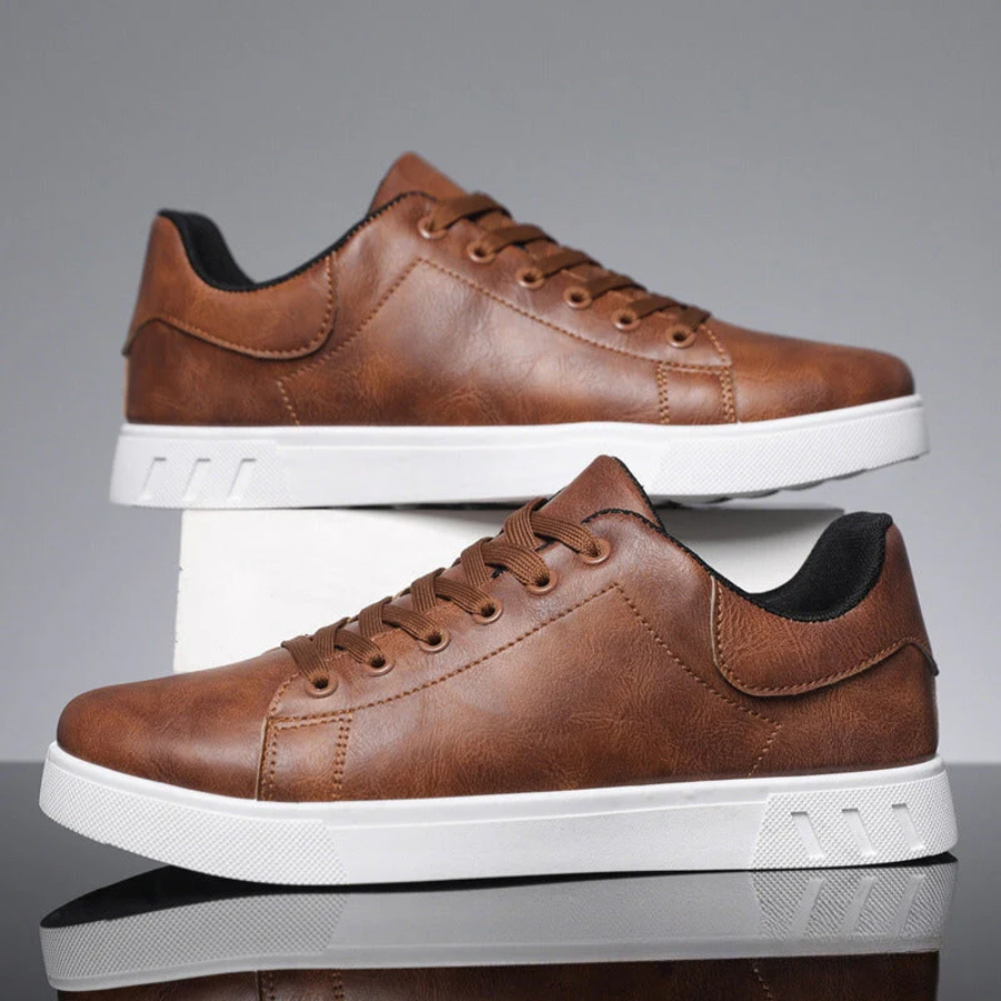 Brązowe męskie buty casualowe. Komfortowe sneakersy męskie na jesień i zimę, modne w miejskim stylu.