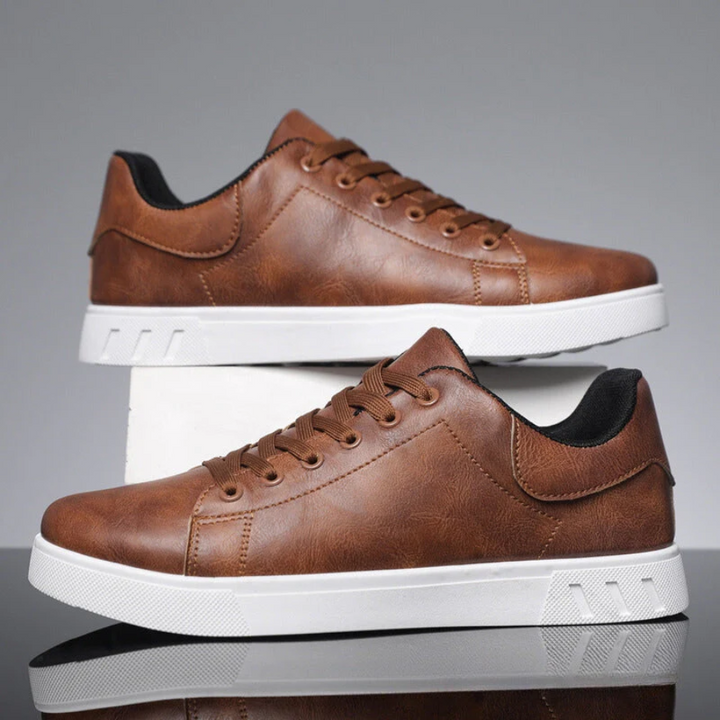 Brązowe męskie buty casualowe. Komfortowe sneakersy męskie na jesień i zimę, modne w miejskim stylu.