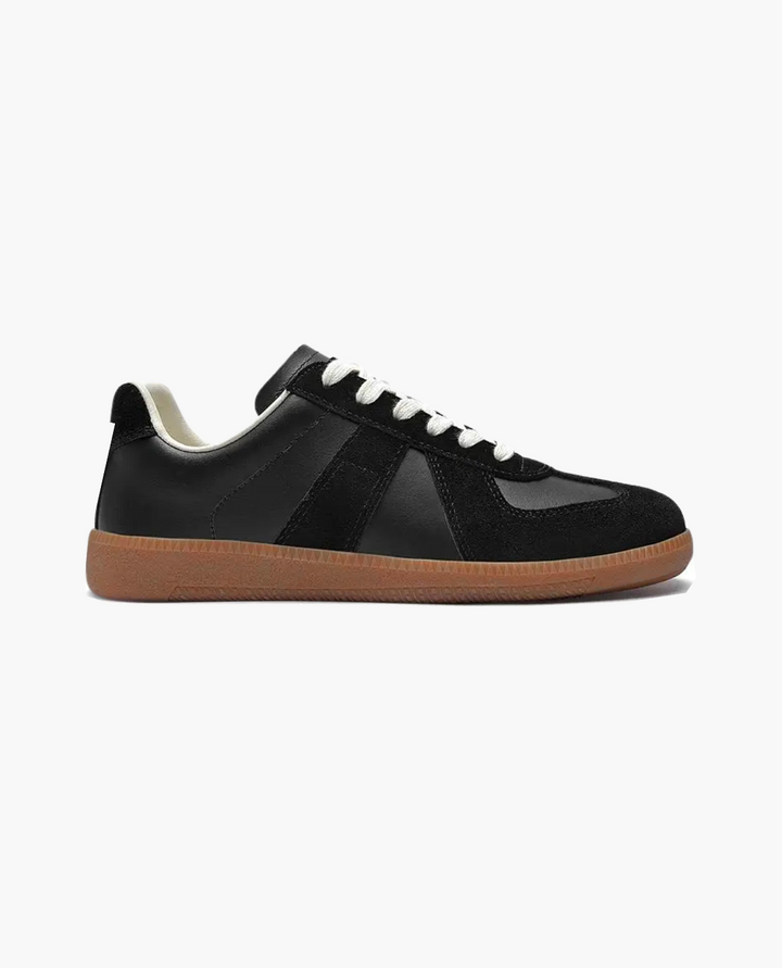 Detale eleganckich męskich sneakersów. Niska cholewka, modny design. Wygodne obuwie na co dzień i wieczór.