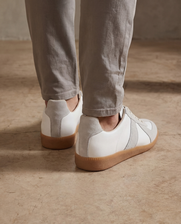 Uniwersalne męskie sneakersy niskie. Eleganckie, komfortowe buty smart casual. Idealne na wieczorowe wyjścia.