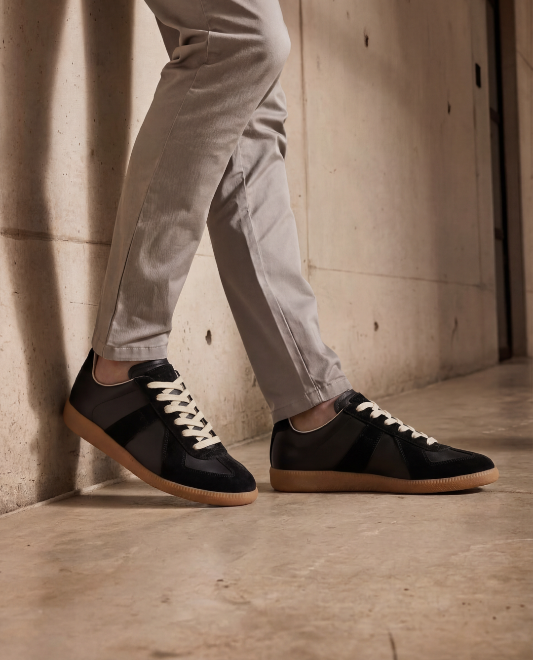 Wygodne męskie sneakersy niskie. Modne czarne buty do casualowych i wieczorowych stylizacji. Komfort i styl.