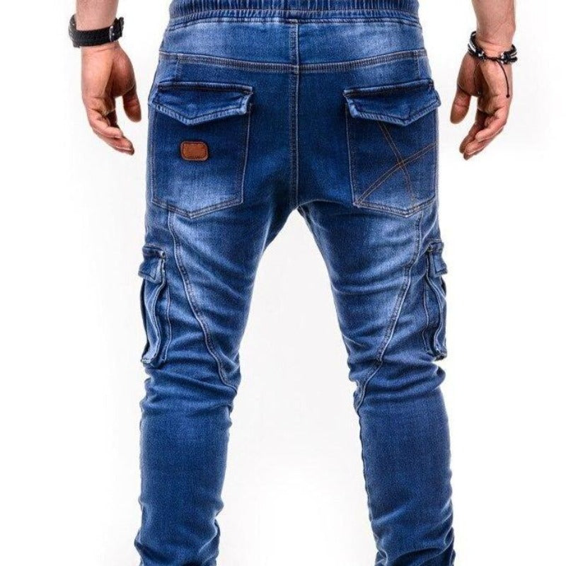Stylowe męskie jeansy joggery. Komfortowe spodnie z elastycznego denimu, idealne do codziennych stylizacji.