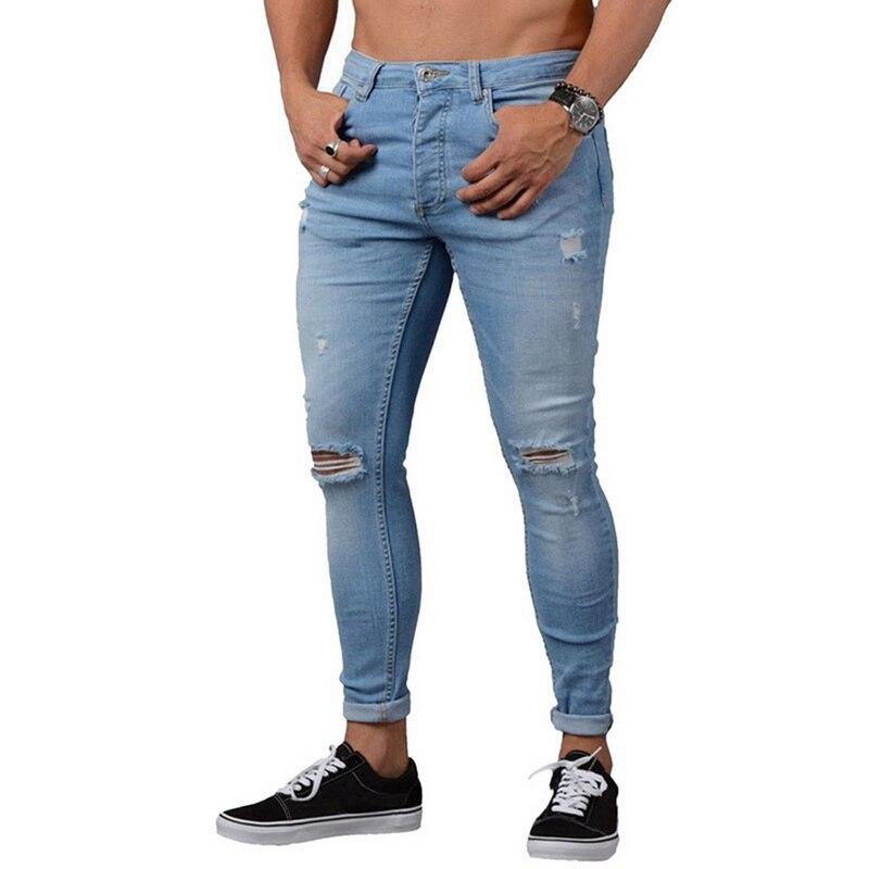 Czarne męskie jeansy slim fit, modne spodnie z wygodnego denimu. Idealne do codziennych i casualowych stylizacji.