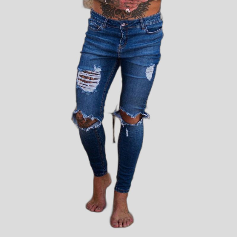 Wygodne męskie jeansy slim fit z modnymi rozdarciami. Trendy spodnie męskie, doskonałe dla miłośników streetwearu.