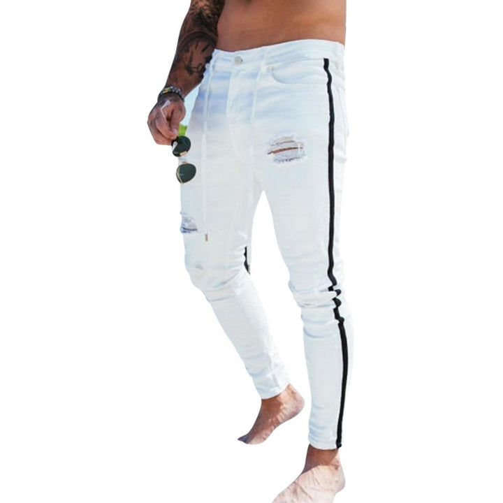 Niebieskie męskie jeansy slim fit z przetarciami. Stylowe spodnie denim dla mężczyzn, idealne na co dzień.