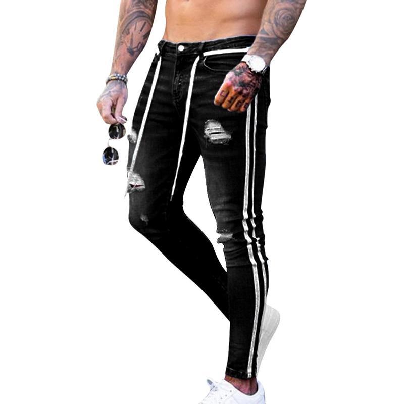 Modne męskie jeansy slim fit, stylowe i wygodne. Przecierane spodnie denim dla mężczyzn, do casualowych outfitów.