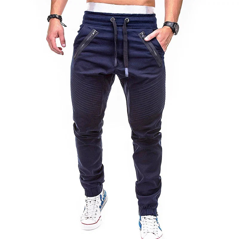 Czarne męskie joggery o swobodnym fasonie, doskonałe do casualowych stylizacji. Wygodne i modne spodnie męskie.
