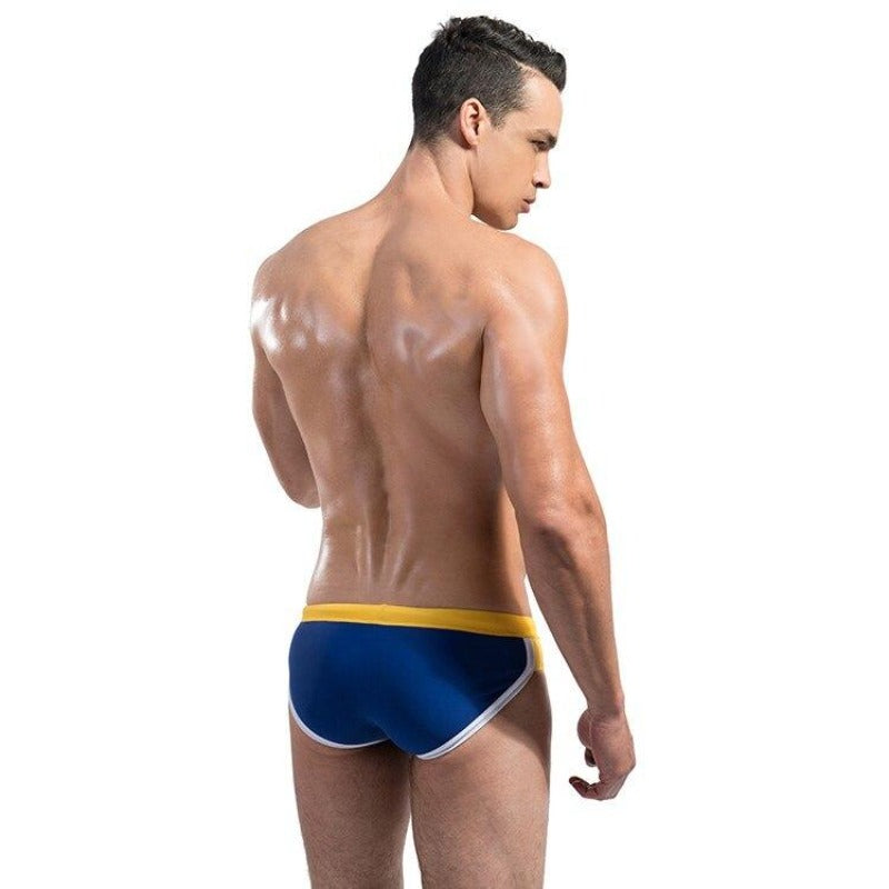 Komfortowe męskie bokserki kąpielowe sportowe, modny design z kolorowym paskiem na lato. Idealne na plażę.