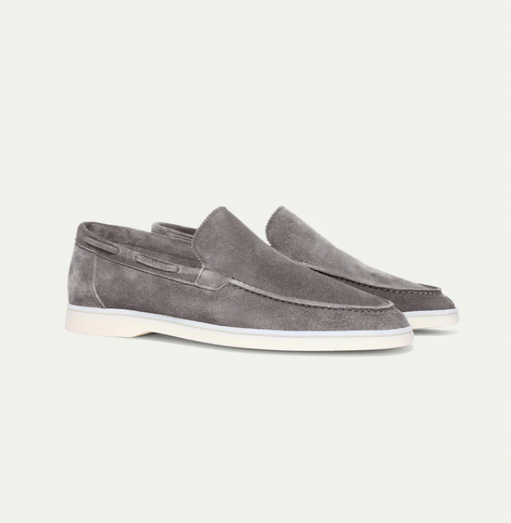 Modne męskie loafersy, klasyczny fason z nutą nowoczesności. Eleganckie i wygodne buty męskie.