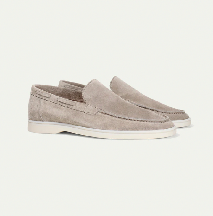 Eleganckie i wyjątkowo komfortowe męskie loafersy. Stylowe obuwie do modnych, casualowych zestawów.