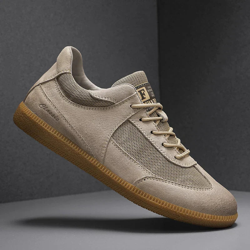 Męskie sneakersy retro sznurowane, beżowo-szare. Idealne do miejskiego stylu i casualowych outfitów na co dzień.