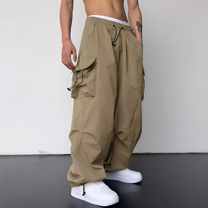 Męskie spodnie baggy cargo Kaleb w luźnym kroju, idealne do stylizacji ulicznych i na co dzień. Komfort i styl.