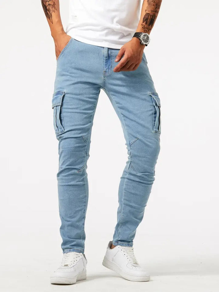Męskie spodnie cargo slim fit, o miejskim stylu, idealne na co dzień.